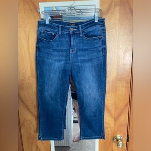 Judy Blue Capri fit jeans ! Excellent condition
